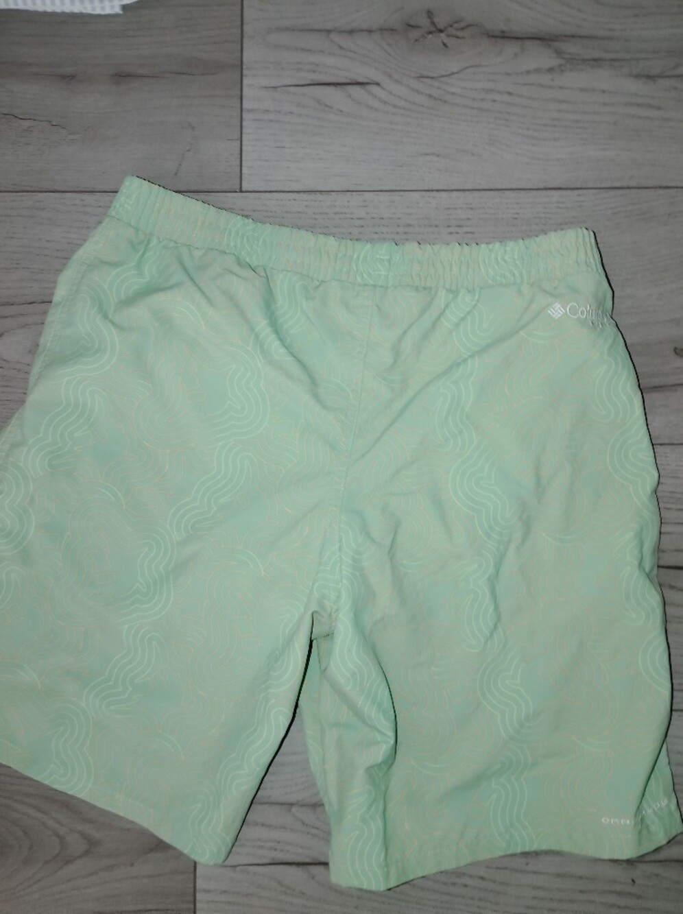 Columbia Green  Shorts with Mesh Lining Wave Print Youth XL Omni Shade UPF 🌞